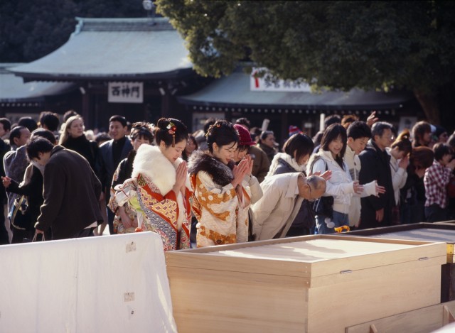 “Hatsumoude”, a primeira visita ao templo ou santuário. Foto: http://plaza.rakuten.co.jp