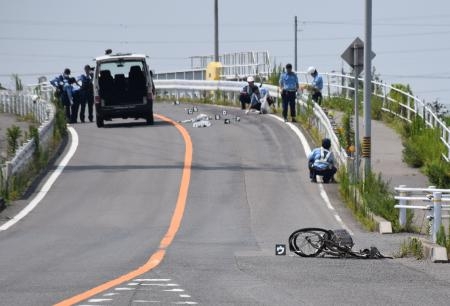 Partes da bicicleta e sangue da vítima se espalharam por 600 metros. Foto: Kyodo