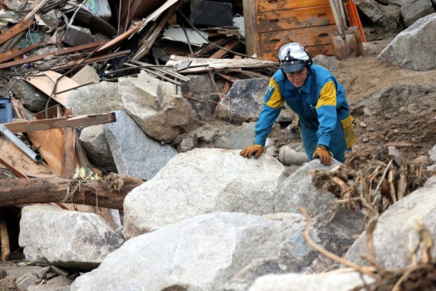 Trabalhos de resgate continuam no dia 21 em Hiroshima. Foto: Sankei