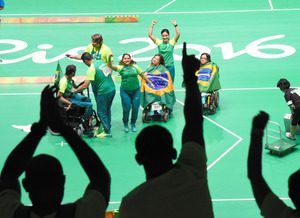 ボッチャのブラジルチームが優勝すると、観客席からは大きな歓声が上がった